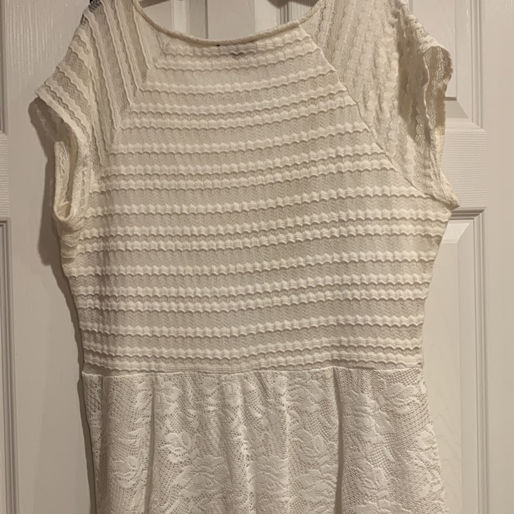 White dress - Picture 6 of 10